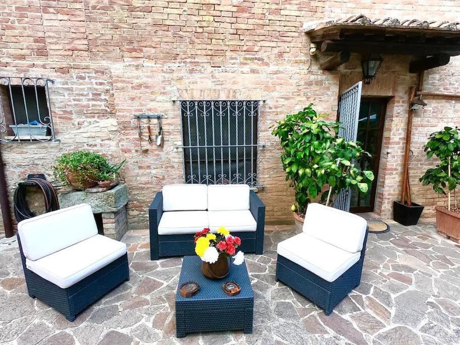 Casa Lazzaro Al Centro Di Siena Exterior foto