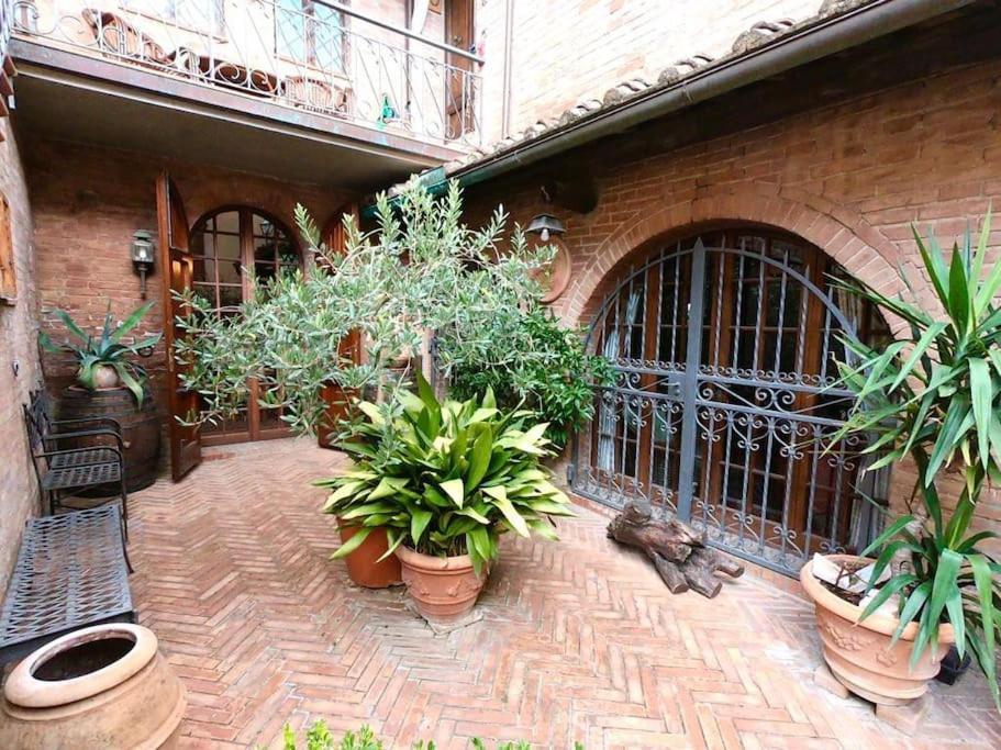 Casa Lazzaro Al Centro Di Siena Exterior foto