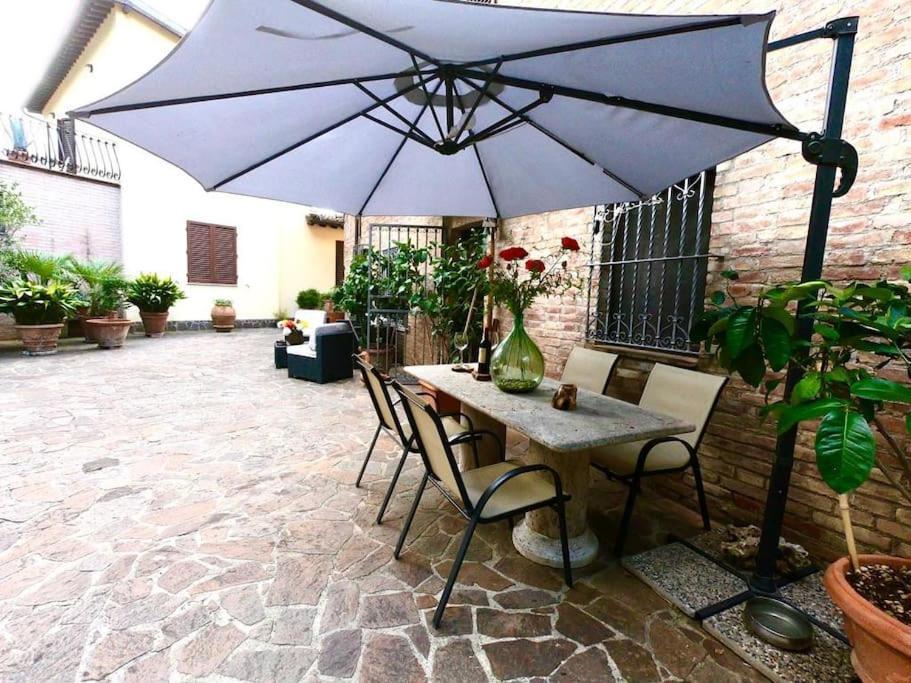 Casa Lazzaro Al Centro Di Siena Exterior foto